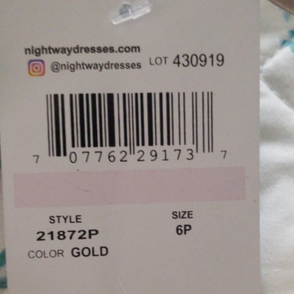 Approx. model height is 5'10" and she is wearing a - Picture 5 of 5